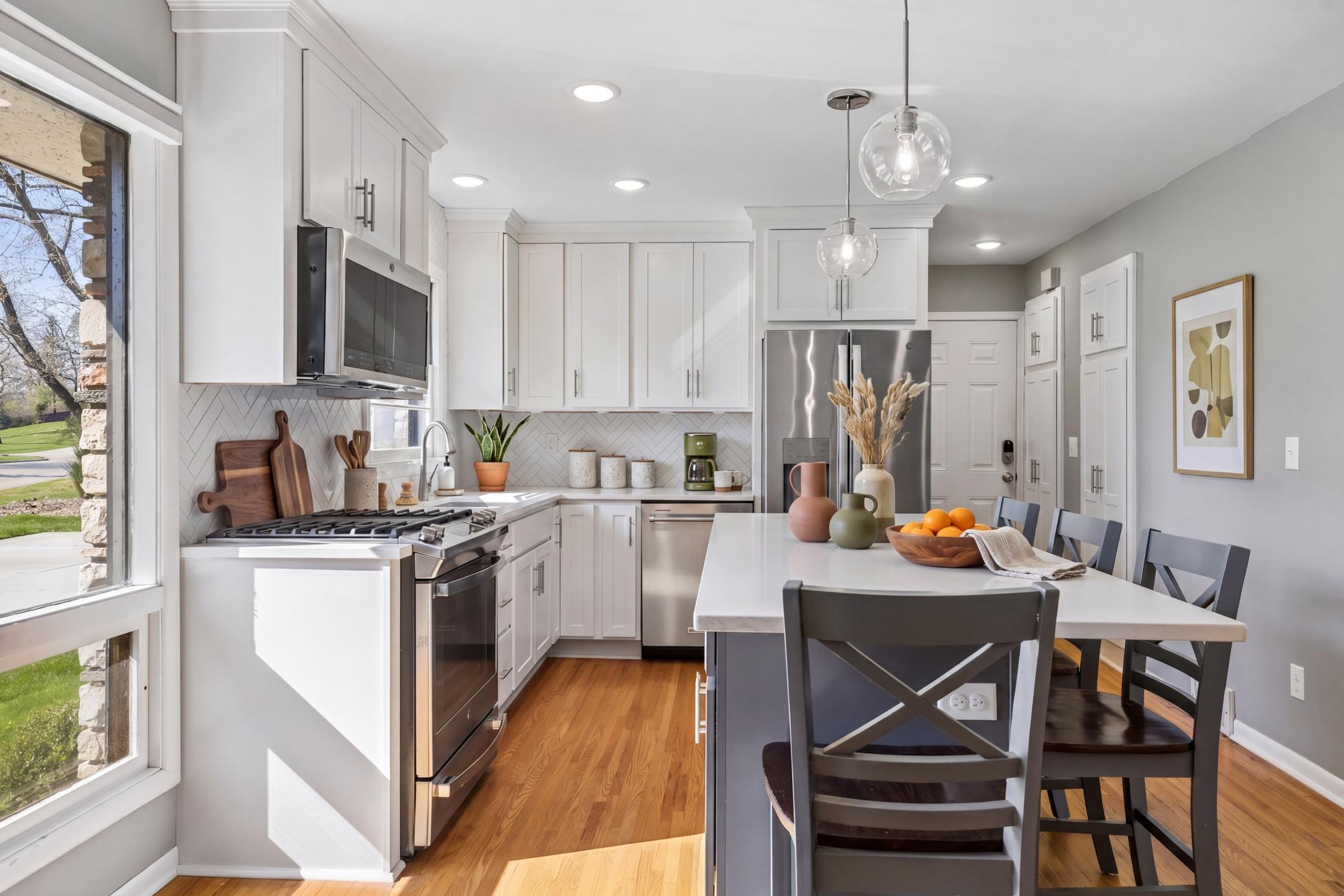 Virtually Staged Decor