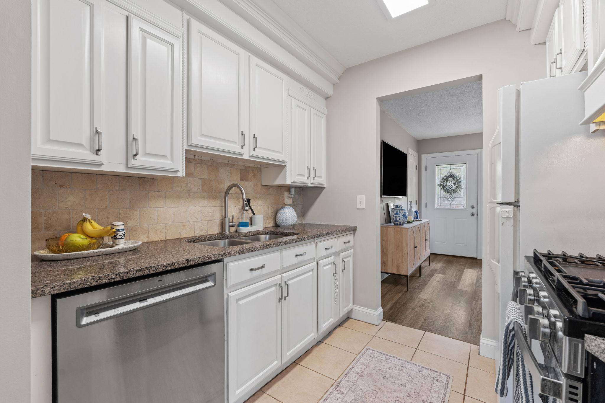 25-web-or-mls-2193 Cedar Ln-25.jpg