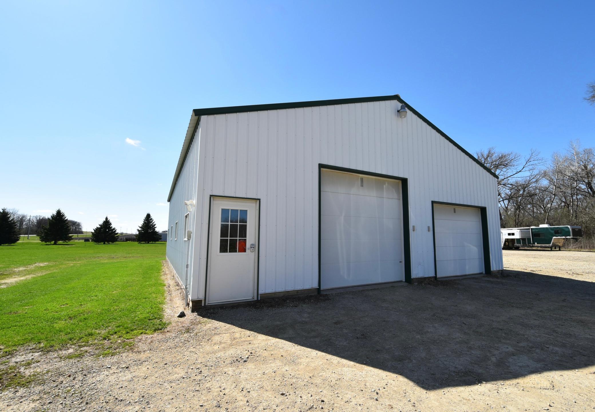 4 stall garage/workshop