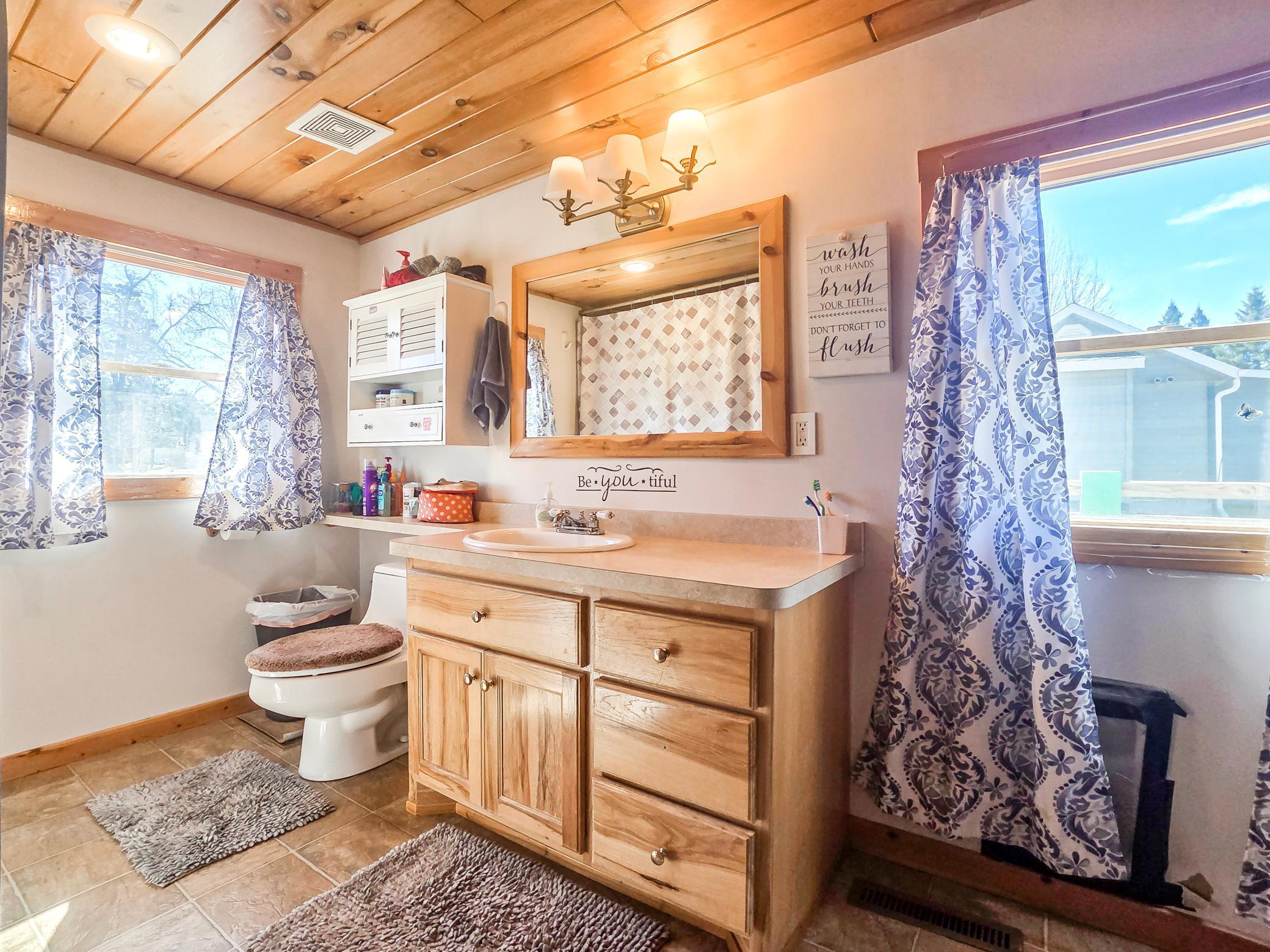 Large, spacious bathroom