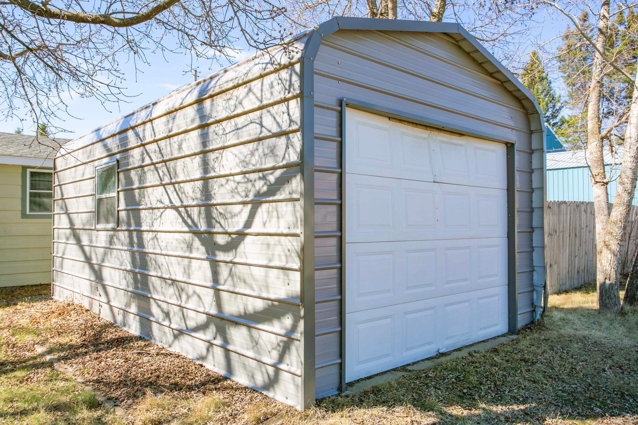 Detached garage