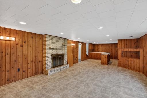 25791 Dodd Boulevard, Lakeville, MN 55044