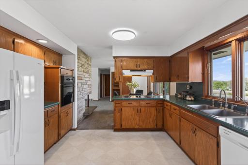 25791 Dodd Boulevard, Lakeville, MN 55044
