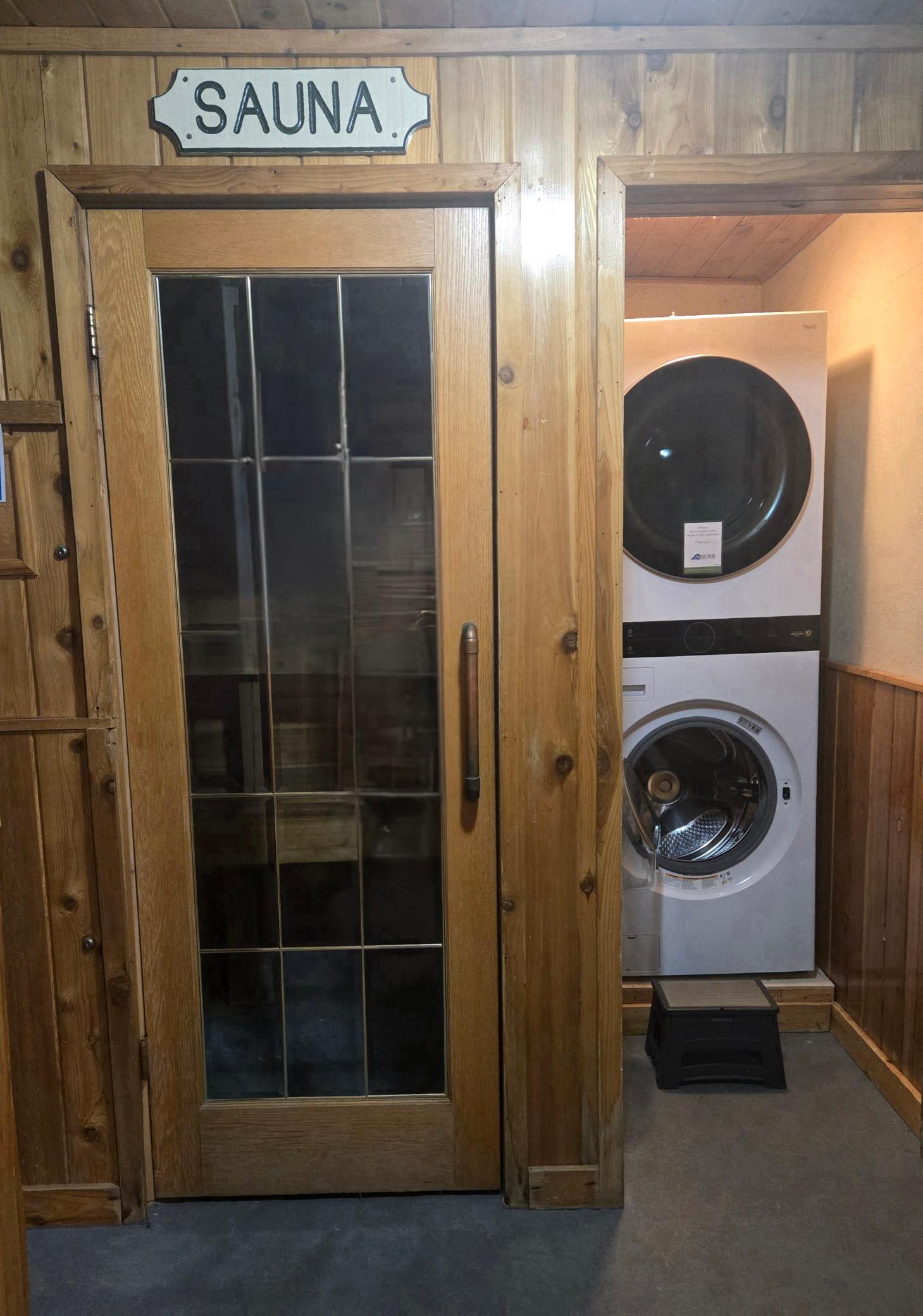 Sauna and free laundry near the pool