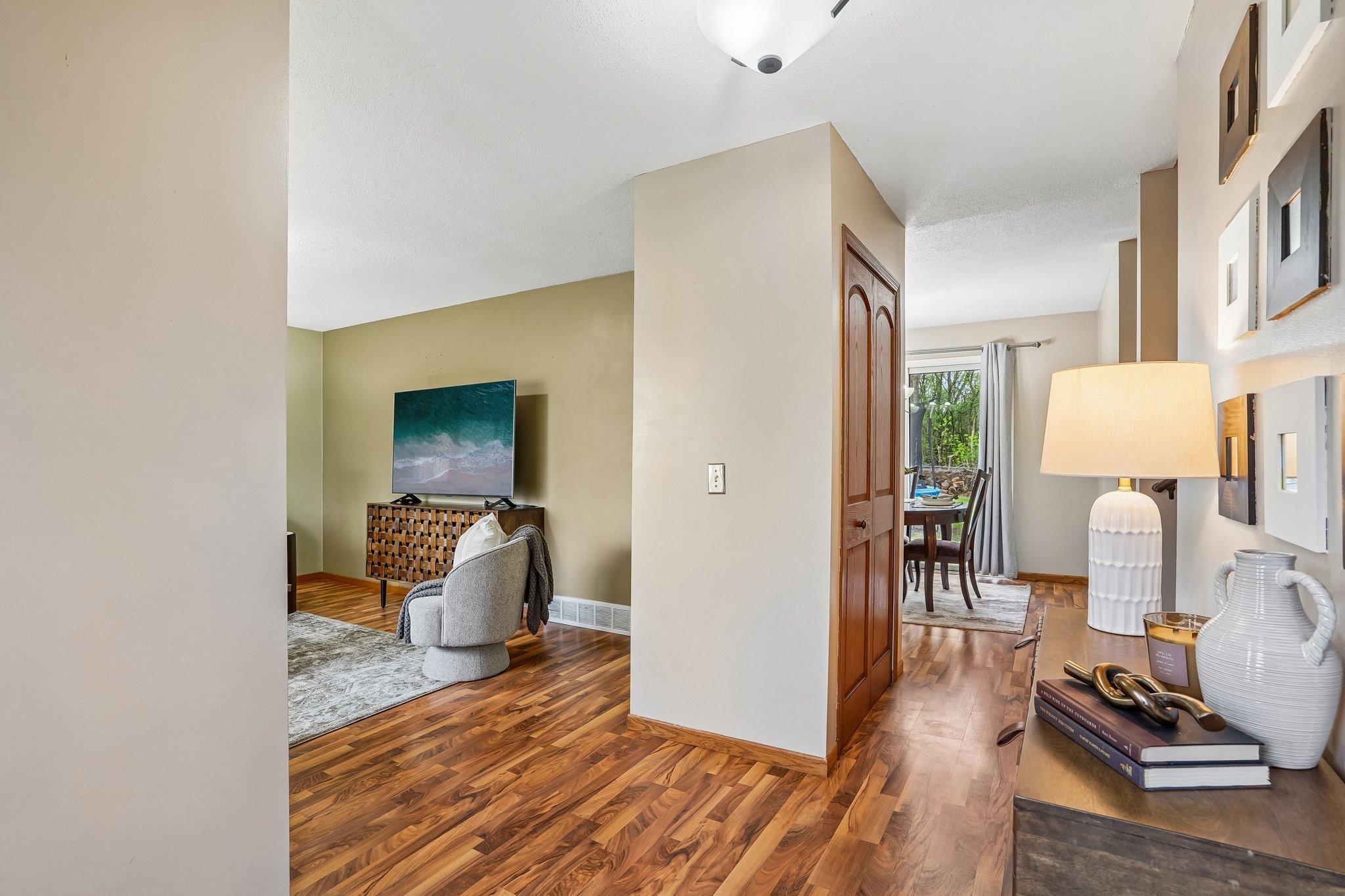 6-web-or-mls-80th Ave N-S2404-006.jpg