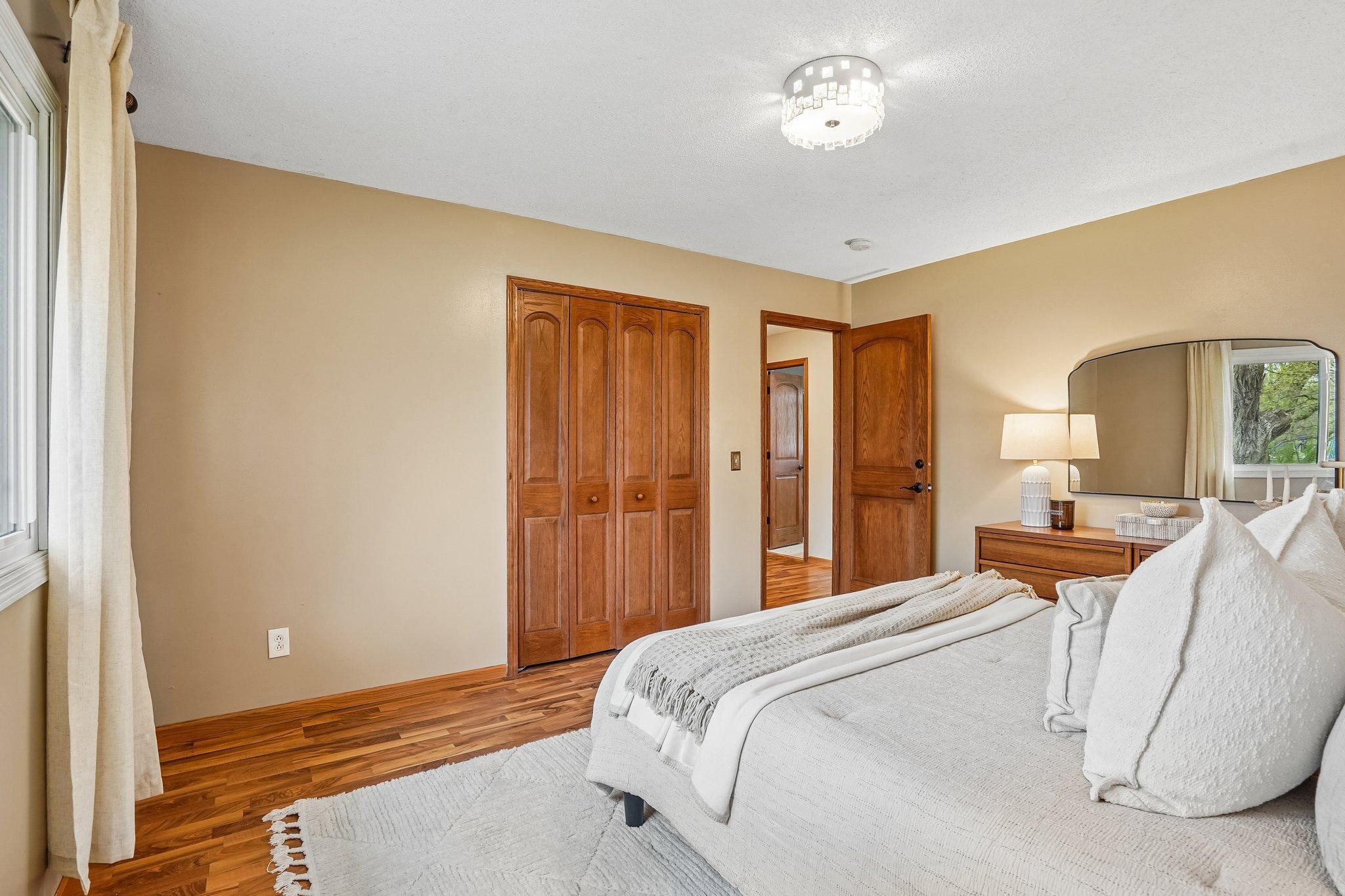 22-web-or-mls-80th Ave N-S2404-022.jpg