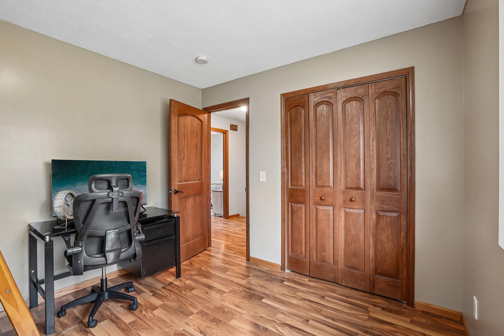 25-web-or-mls-80th Ave N-S2404-025.jpg