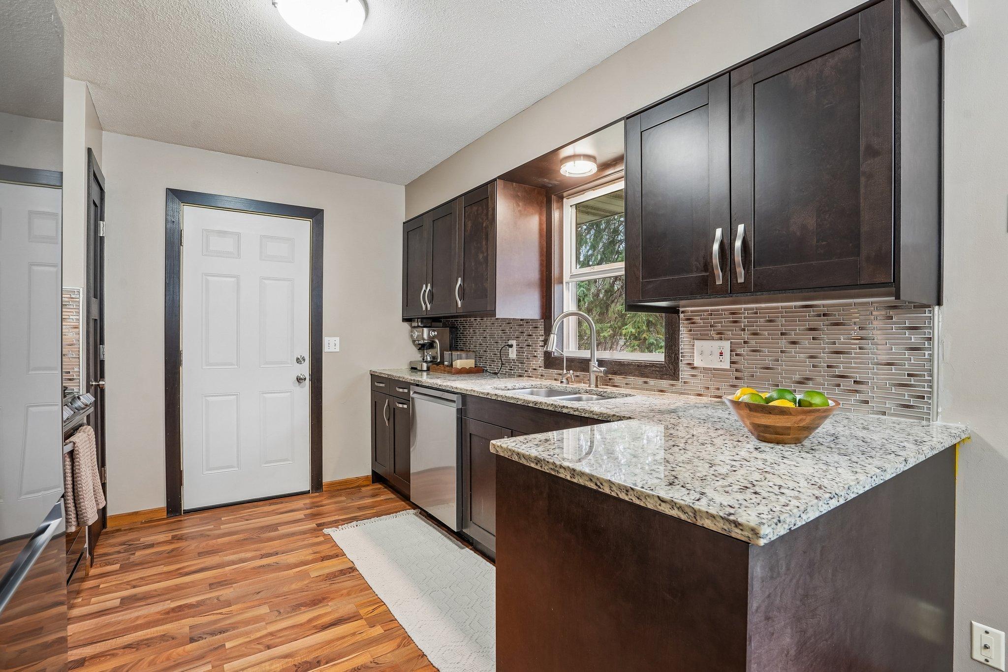 14-web-or-mls-80th Ave N-S2404-014.jpg