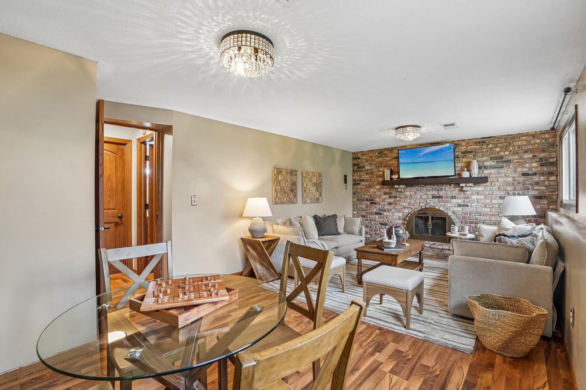 31-web-or-mls-80th Ave N-S2404-031.jpg