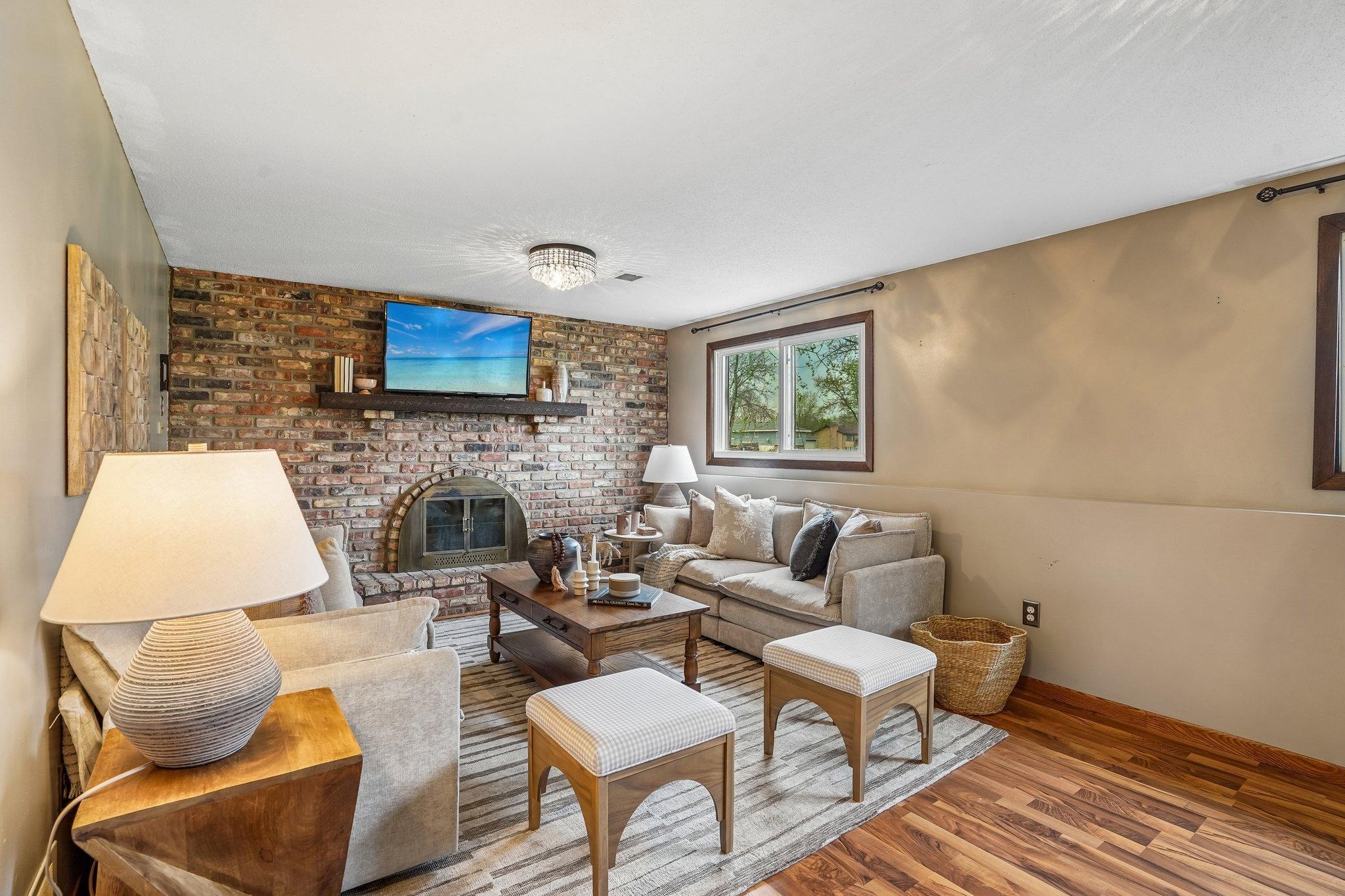 29-web-or-mls-80th Ave N-S2404-029.jpg