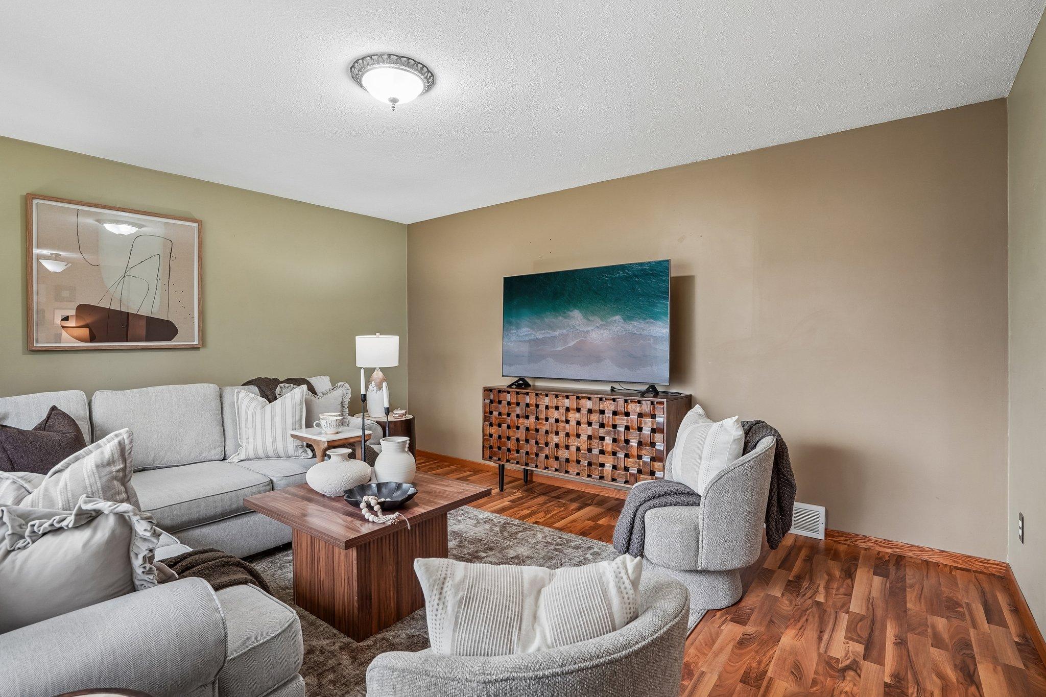 9-web-or-mls-80th Ave N-S2404-009.jpg