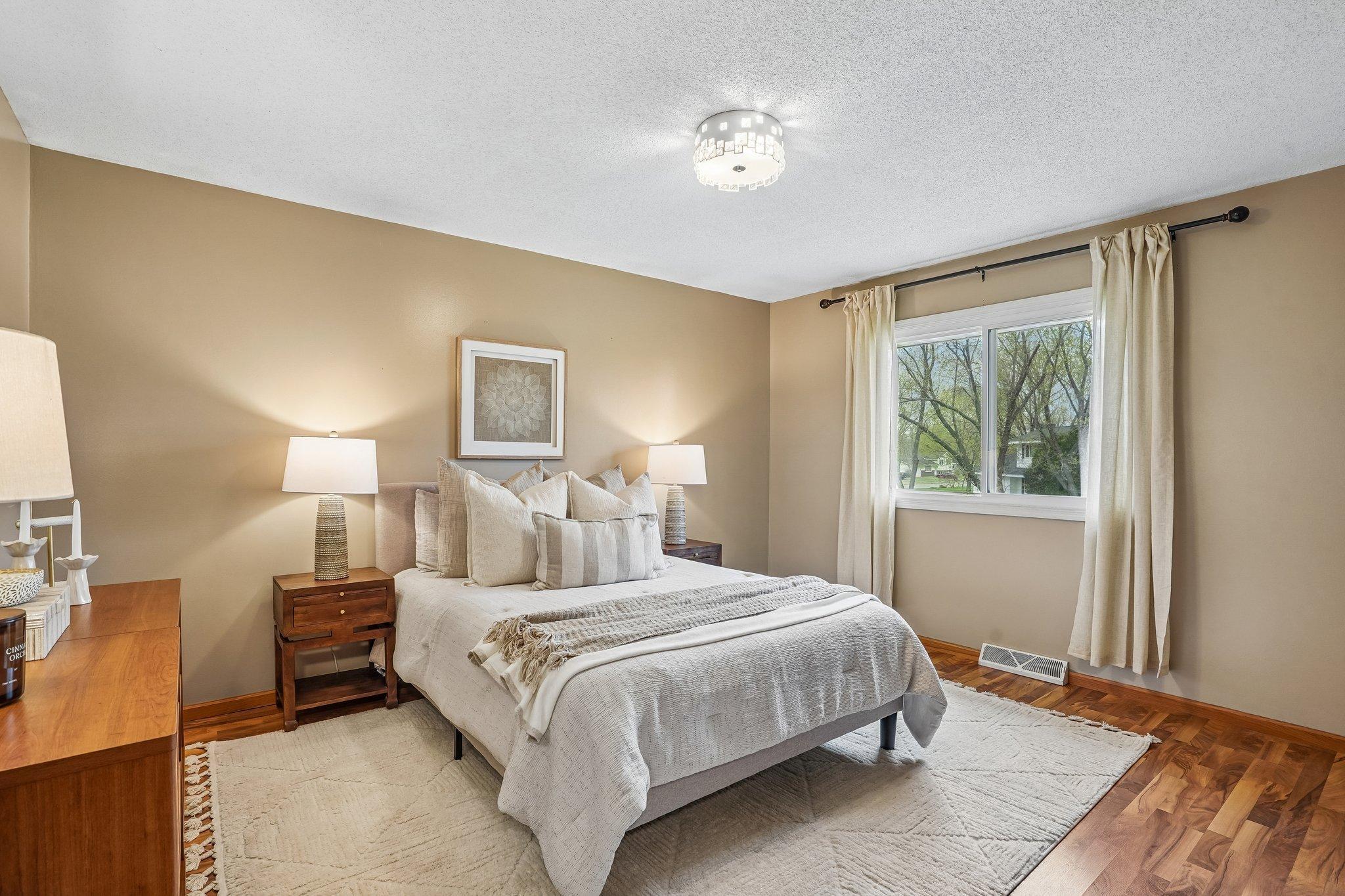 20-web-or-mls-80th Ave N-S2404-020.jpg