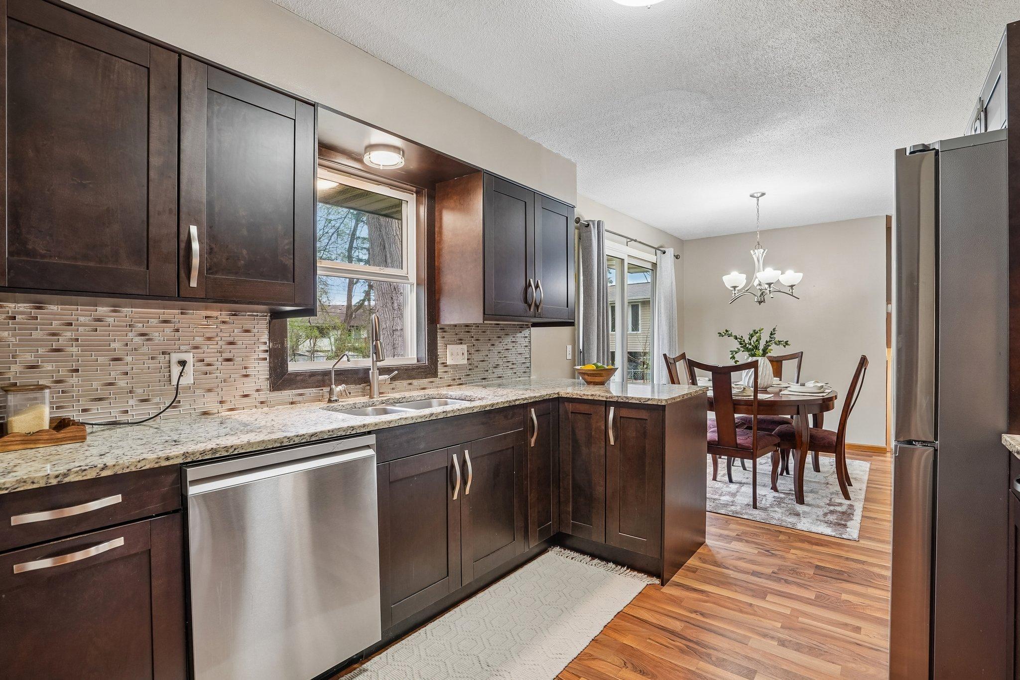 17-web-or-mls-80th Ave N-S2404-017.jpg