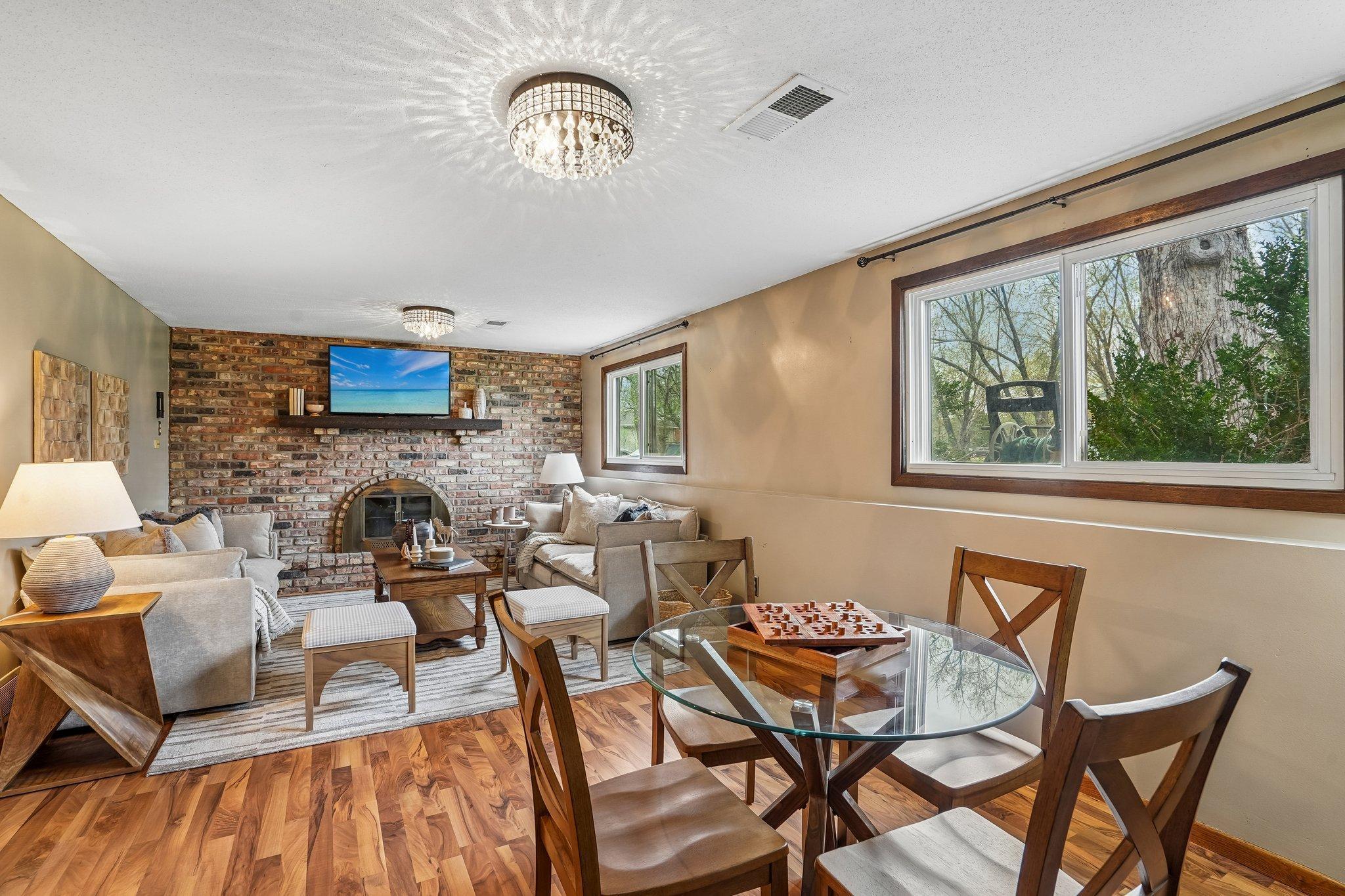 30-web-or-mls-80th Ave N-S2404-030.jpg