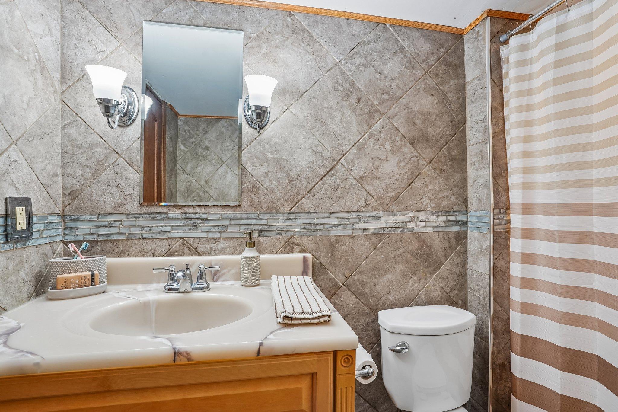 28-web-or-mls-80th Ave N-S2404-028.jpg