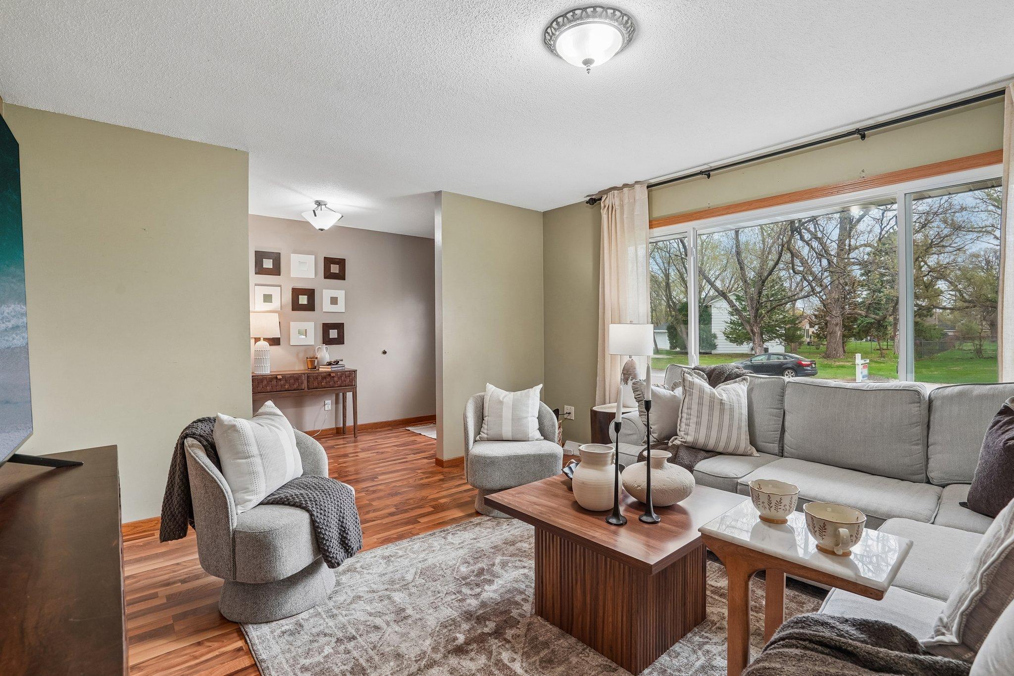 10-web-or-mls-80th Ave N-S2404-010.jpg