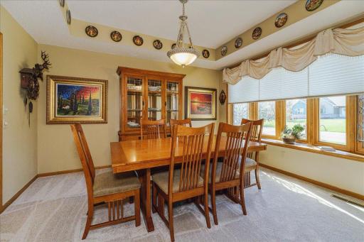 08-Formal Dining Room.jpg