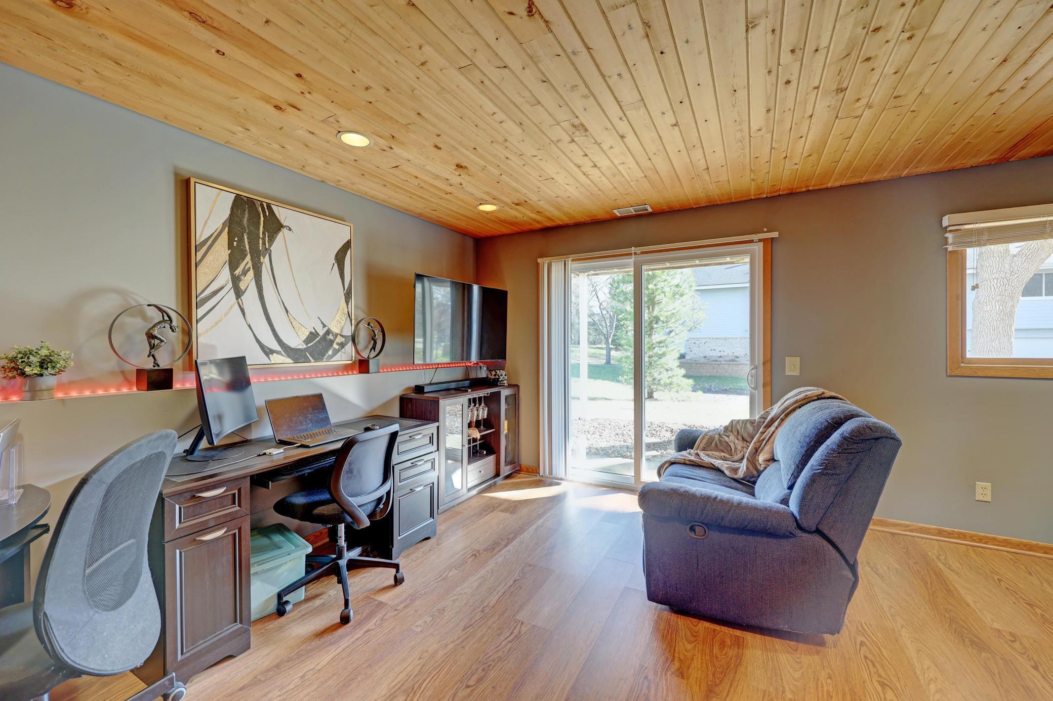 11106 Xavier Family Room 4.jpg