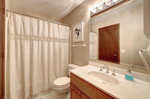 11106 Xavier Bathroom.jpg