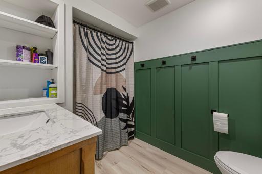 40 bathroom_lower.jpg