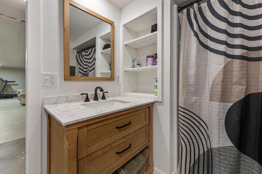 39 bathroom_lower.jpg