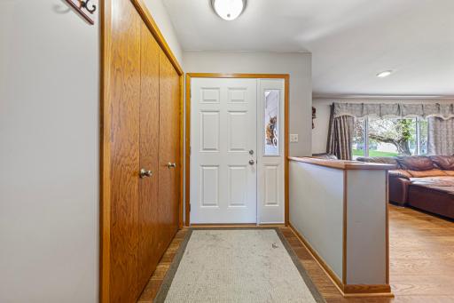 14 entry_foyer.jpg