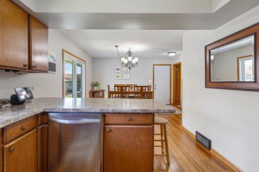 20 kitchen.jpg