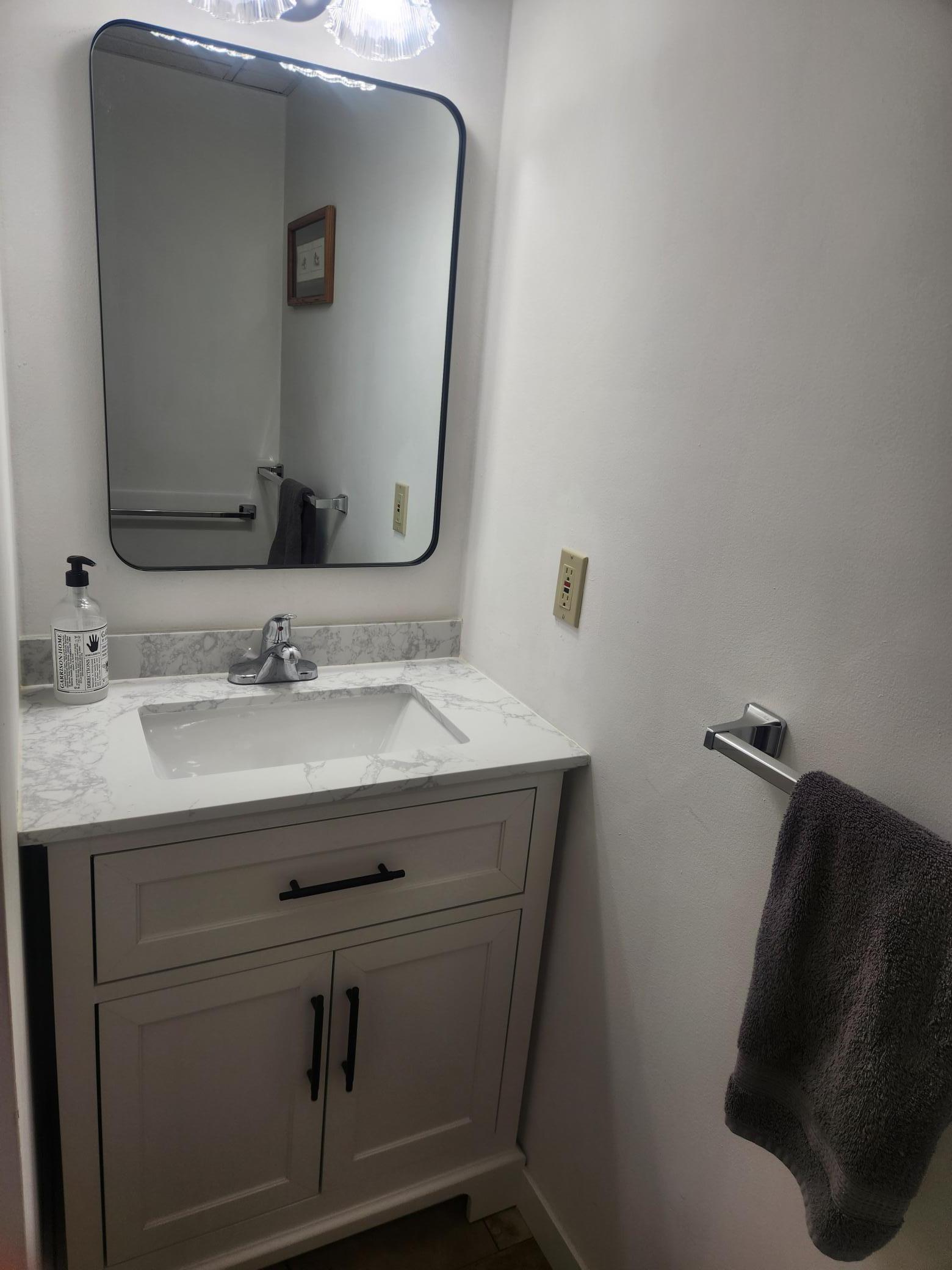 Main level bathroom.jpg