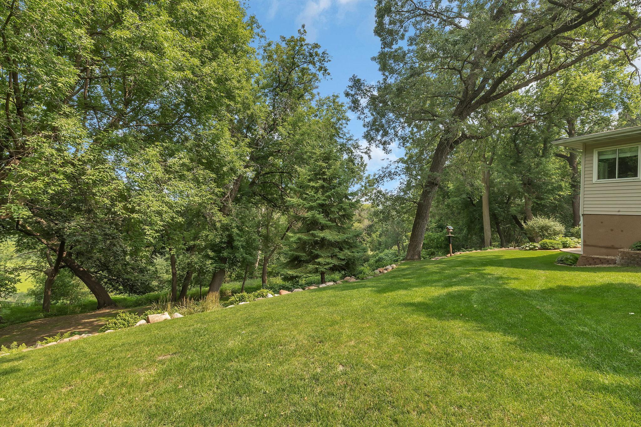 Spacious Back Yard With Private Views And Winks Of The Mississppi!