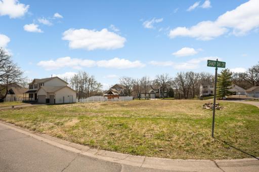 930 Shady Oak Circle, Monticello, MN 55362