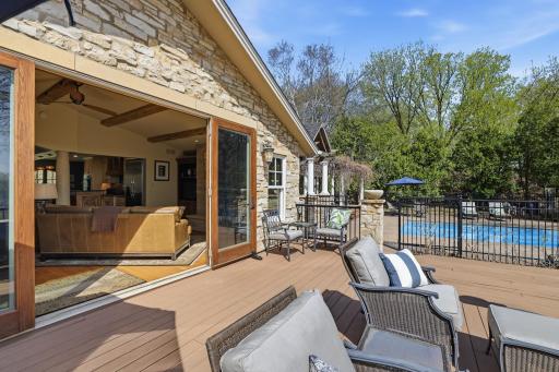 994 Wagon Wheel Trail, Saint Paul, MN 55120