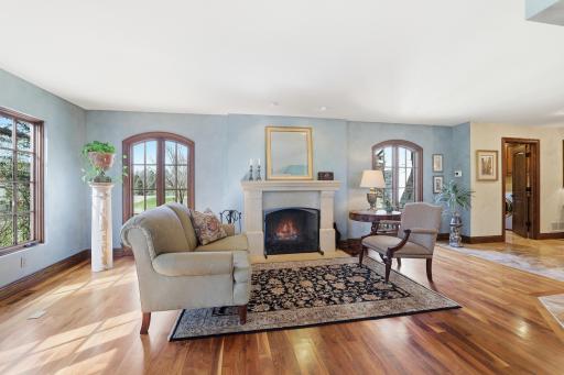 994 Wagon Wheel Trail, Saint Paul, MN 55120