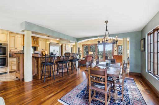 994 Wagon Wheel Trail, Saint Paul, MN 55120