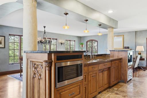 994 Wagon Wheel Trail, Saint Paul, MN 55120