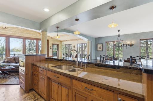 994 Wagon Wheel Trail, Saint Paul, MN 55120