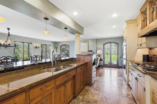 994 Wagon Wheel Trail, Saint Paul, MN 55120