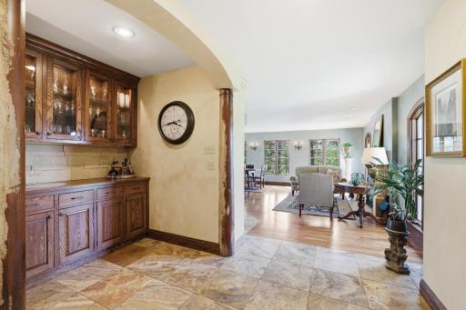 994 Wagon Wheel Trail, Saint Paul, MN 55120