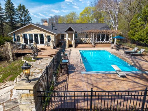 994 Wagon Wheel Trail, Saint Paul, MN 55120