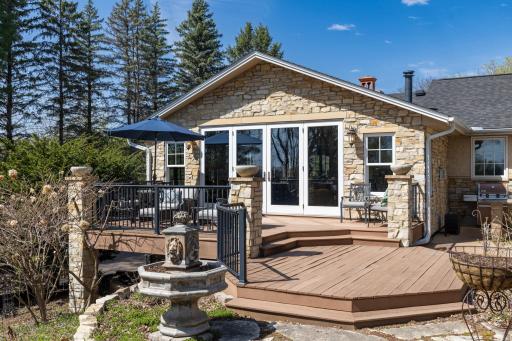994 Wagon Wheel Trail, Saint Paul, MN 55120