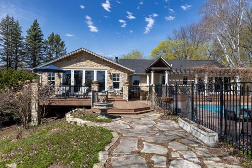 994 Wagon Wheel Trail, Saint Paul, MN 55120