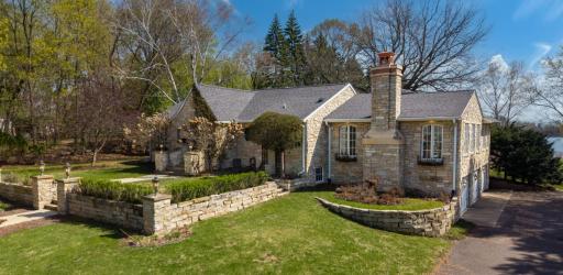 994 Wagon Wheel Trail, Saint Paul, MN 55120