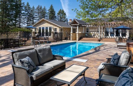 994 Wagon Wheel Trail, Saint Paul, MN 55120