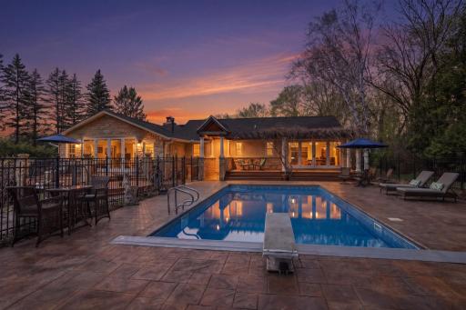 994 Wagon Wheel Trail, Saint Paul, MN 55120