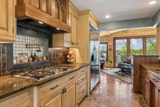 994 Wagon Wheel Trail, Saint Paul, MN 55120