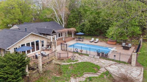 994 Wagon Wheel Trail, Saint Paul, MN 55120