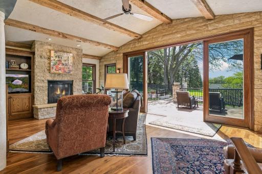 994 Wagon Wheel Trail, Saint Paul, MN 55120