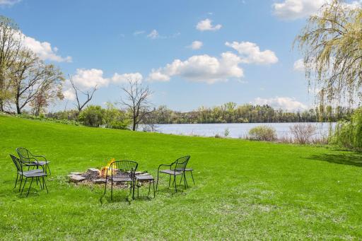 994 Wagon Wheel Trail, Saint Paul, MN 55120