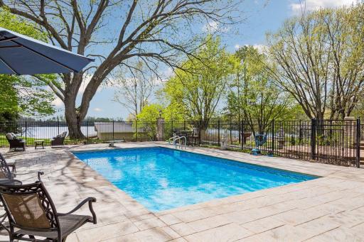 994 Wagon Wheel Trail, Saint Paul, MN 55120