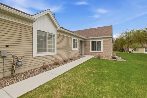 674 Lake View Drive, Saint Paul, MN 55129