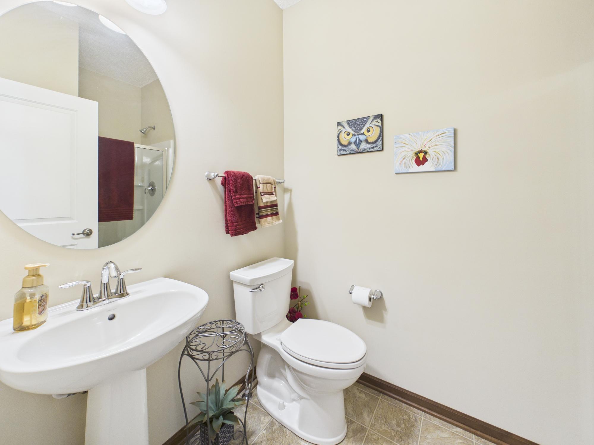 10697 Kingsfield Lane - Main Floor Guest Bath